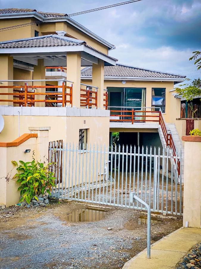 Emampingeni Lodge Bizana Exterior photo