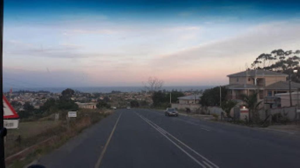 Emampingeni Lodge Bizana Exterior photo